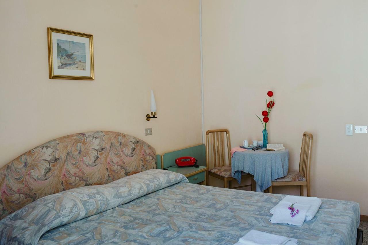 Hotel Lauretta Bellaria-Igea Marina Eksteriør bilde